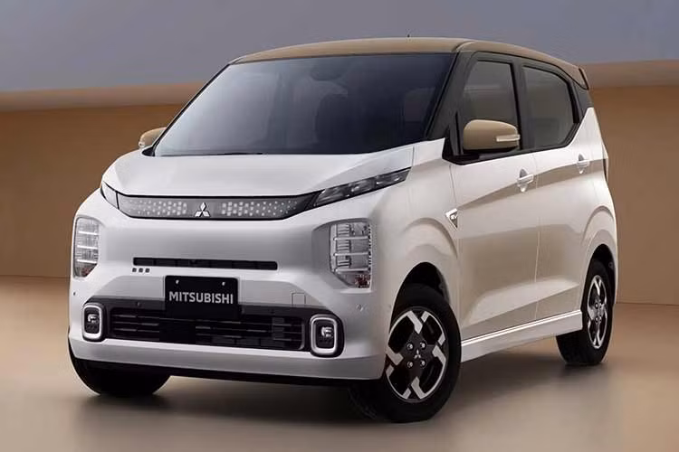 Sau Nissan Sakura EV, đến lượt Mitsubishi eK Cross EV đã được bổ sung phiên bản nâng cấp giữa vòng đời cho năm 2027 tại thị trường Nhật Bản. Điều này không có gì bất ngờ vì Mitsubishi eK Cross EV vốn là anh em song sinh khác thương hiệu của Nissan Sakura EV.