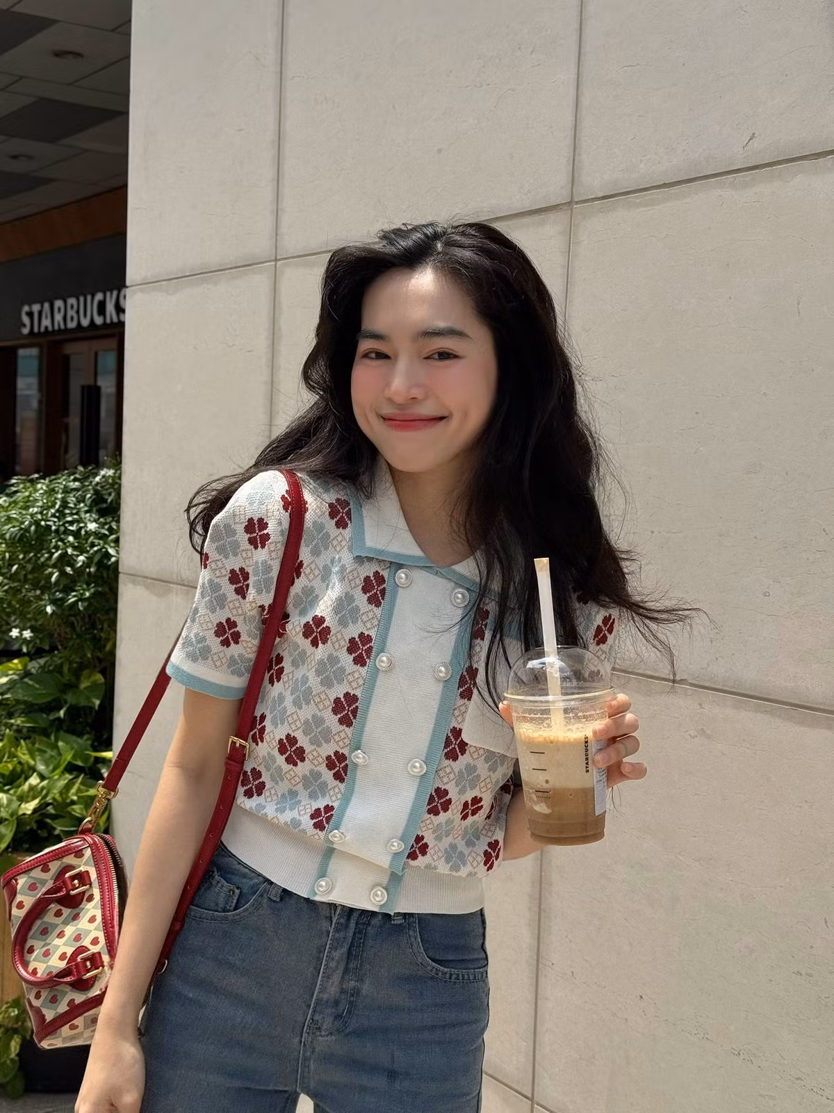 Có thể nói, má lúm đồng tiền chính là vũ khí tạo nên sức hút riêng biệt của Khánh Vân.
