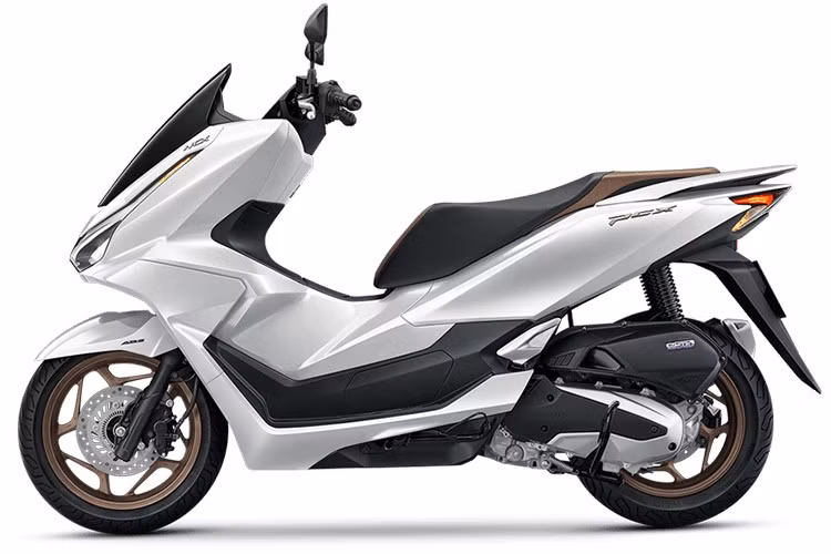 Ứng dụng Honda RoadSync cho phép kết nối điện thoại thông minh, hỗ trợ điều khiển bằng giọng nói để nghe nhạc, gọi điện, dẫn đường hoặc xem lịch sử hành trình, giúp người lái tập trung hơn khi di chuyển. Bộ điều khiển đa chức năng được thiết kế mới, dễ sử dụng ngay cả khi đang chạy xe.