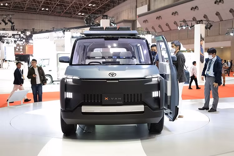 Nếu mẫu MPV lai SUV của Toyota thực sự được đưa vào sản xuất, đây sẽ là đối thủ cạnh tranh trực tiếp của Mitsubishi Delica D:5 vốn khá được ưa chuộng tại thị trường Nhật Bản.