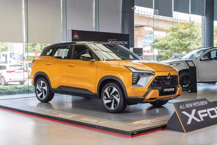 Mitsubishi Xforce Ultimate ﻿Ở một thái cực khác trong phân khúc SUV đô thị, Mitsubishi Xforce ghi điểm nhờ cách tiếp cận toàn diện: thiết kế trưởng thành, khoảng sáng gầm lên tới 222 mm thuộc hàng cao nhất phân khúc cùng loạt trang bị hướng đến sự tiện dụng và an toàn trong sử dụng hàng ngày.
