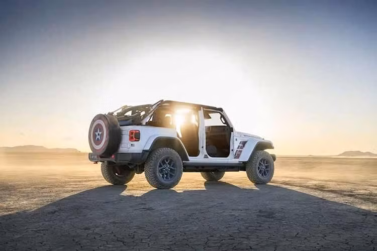 Iliza Shlesinger chia sẻ rằng nếu đội tuyển Mỹ giành chiến thắng và hàng loạt “George Washington” lái Jeep Wrangler mới, đó sẽ là kiểu lòng yêu nước đầy hỗn loạn mà cô muốn tham gia. Theo cô, Jeep luôn gắn liền với tinh thần tự do, phiêu lưu và một chút nổi loạn, nên việc trao cơ hội cho những người mang tên George Washington sở hữu Wrangler là “điên rồ theo cách tích cực nhất”.