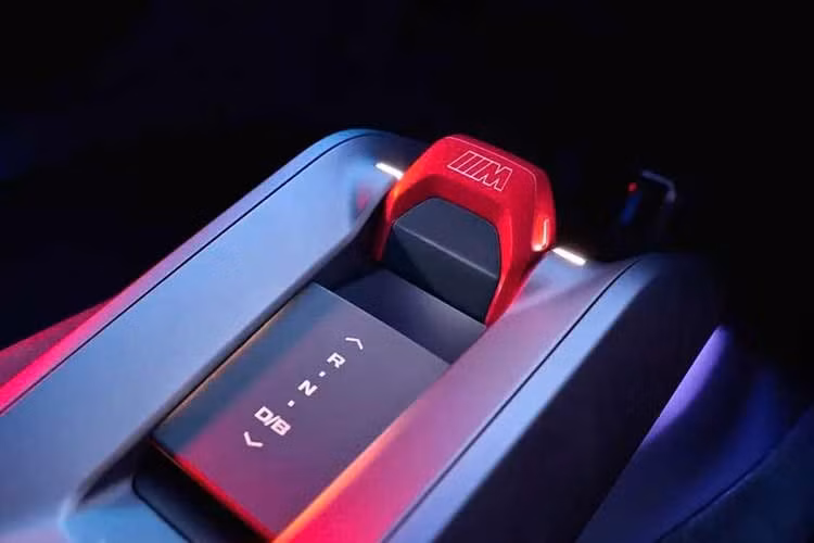 Hệ thống này được phát triển dựa trên nền tảng Gen6 của Neue Klasse nhưng được thiết kế riêng cho các mẫu xe điện mang thương hiệu M. BMW chưa công bố tổng công suất của xe nhưng theo nhiều nguồn tin, M3 thuần điện có thể đạt từ 700-1.000 mã lực. Theo các báo cáo, tiền thân của mẫu concept này là Vision Driving Experience Concept tạo ra mô-men xoắn cực đại lên tới 17.990 Nm.
