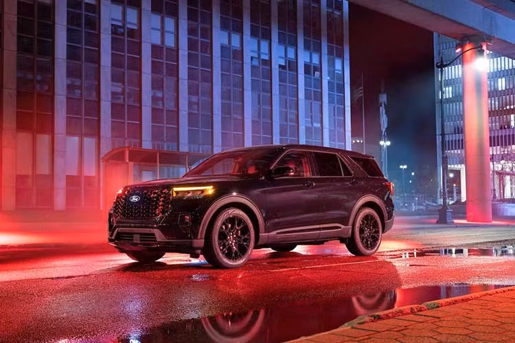 Cụ thể, gói nâng cấp mới cho Ford Explorer 2027 ST tập trung vào những thay đổi về thiết kế ngoại thất, mang đến diện mạo thể thao và cá tính hơn cho mẫu xe, trong khi các thông số vận hành vẫn được giữ nguyên.