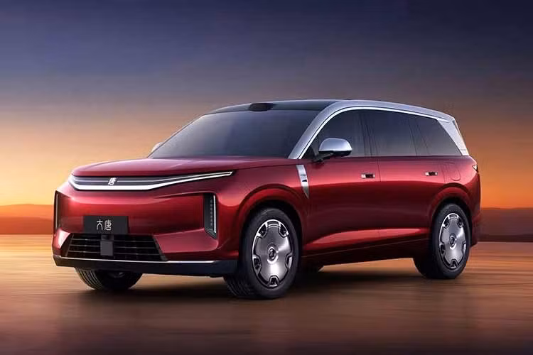 Dự kiến, mẫu xe SUV điện BYD Datang sẽ được bán ra tại thị trường Trung Quốc vào cuối tháng 4/2026 trong khuôn khổ Triển lãm Ô tô Bắc Kinh năm nay. Thông tin chi tiết hơn về mẫu xe này như giá bán hay dung lượng pin sẽ tiếp tục được công bố trong thời gian tới.