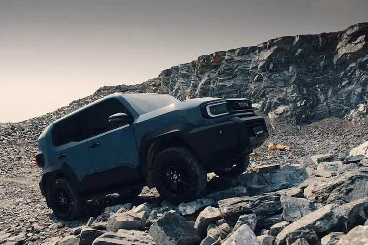 Việc Toyota Việt Nam chính thức đăng tải hình ảnh nhá hàng được xem là tín hiệu rõ ràng nhất cho thấy Land Cruiser FJ đang bước vào giai đoạn cuối trước khi ra mắt. Những thông tin chi tiết về trang bị, cấu hình và giá bán nhiều khả năng sẽ sớm được hãng công bố trong thời gian tới.
