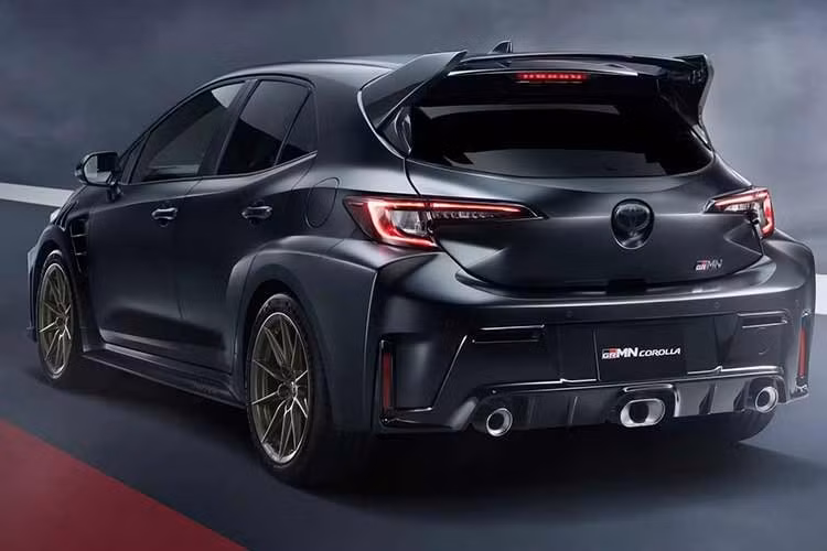 GRMN là viết tắt của cụm từ "Gazoo Racing tuned by the Meister of Nürburgring", danh hiệu cao nhất dành cho các dòng xe hiệu năng đặc biệt của Toyota. Theo hãng xe Nhật Bản, GRMN Corolla đã trải qua quá trình thử nghiệm chuyên sâu tại đường đua Nürburgring (Đức) và được phát triển dựa trên kinh nghiệm thu thập từ giải đua sức bền Super Taikyu tại Nhật Bản.