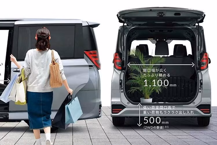 Những chi tiết riêng biệt của Suzuki Landy 2026 vẫn khá hạn chế, chủ yếu nằm ở phần ốp cùng màu thân xe phía trên lưới tản nhiệt và logo của thương hiệu. Bảng màu ngoại thất cũng rất đơn giản với 3 lựa chọn gồm trắng Platinum White, xám Metal Stream và đen Neutral Black.