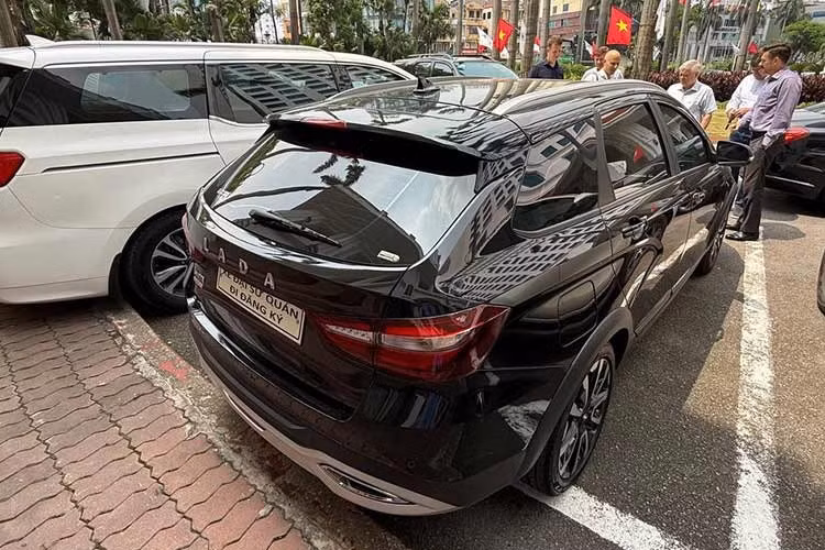 Đến nay, vẫn chưa có thông tin cụ thể về thời gian Lada chính thức gia nhập thị trường ôtô Việt Nam. Ngoài dòng Vesta, các mẫu xe khác của Nga như Lada Niva, Lada Niva Travel và Lada Granta cũng từng được đưa về nước, nhưng đến nay vẫn chưa chính thức mở bán.