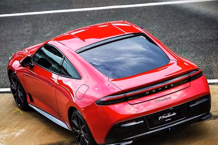 Sự xuất hiện của Prelude 2026 cũng giúp Honda mở rộng danh mục sản phẩm thể thao tại Đông Nam Á, mang đến thêm lựa chọn cho nhóm khách hàng yêu thích xe coupe nhưng vẫn muốn sở hữu một mẫu xe có khả năng sử dụng hàng ngày.