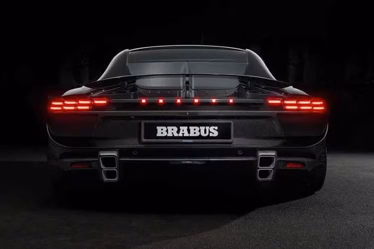 Để đạt được các thông số hiệu năng này, Brabus đã nâng cấp hệ thống tăng áp mới, tinh chỉnh lại các nắp quy-lát, cải tiến hệ thống quản lý nhiên liệu và lắp đặt hệ thống ống xả hiệu năng cao bằng vật liệu chuyên dụng. Sức mạnh được truyền tới các bánh sau thông qua hộp số tự động 8 cấp sử dụng bộ biến mô và bộ vi sai điều khiển điện tử.