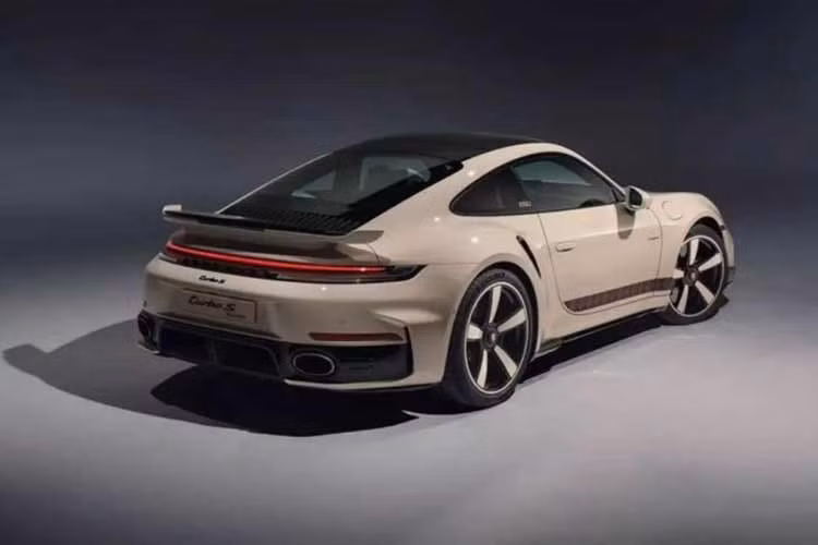 Số lượng sản xuất của Porsche 911 Turbo S Sadu Edition chỉ giới hạn ở mức 20 chiếc. Giá bán của mẫu xe này hiện vẫn chưa được công bố. Tuy nhiên, nhiều khả năng mẫu xe này sẽ đắt hơn đáng kể so với Porsche 911 Turbo S tiêu chuẩn vốn có giá khởi điểm từ 77.500 KWD (khoảng 251.597 USD).