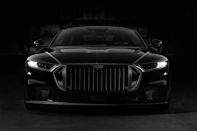 Cấu hình vận hành mạnh mẽ này cho phép Brabus Bodo tăng tốc từ vị trí xuất phát lên 100 km/h chỉ trong thời gian 3 giây ngắn ngủi, trước khi đạt tốc độ tối đa giới hạn điện tử ở mức 360 km/h. Brabus cho biết, chỉ có 77 chiếc Bodo được sản xuất trên toàn cầu và giá bán chưa công bố. Con số này được lựa chọn nhằm kỷ niệm năm thành lập 1977 của hãng độ Đức.