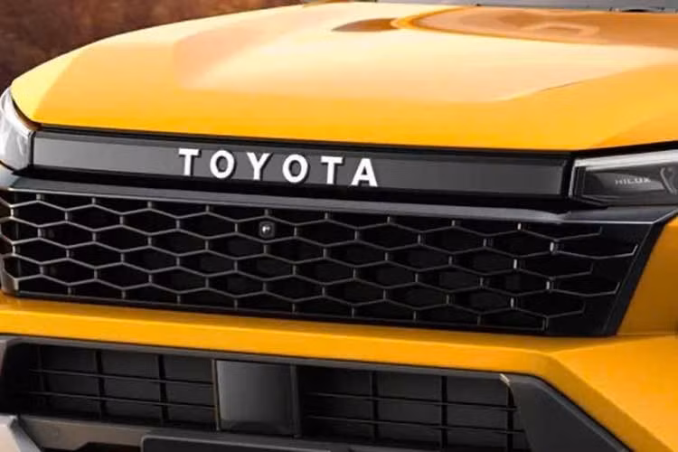 Theo Toyota, hệ thống này giúp giảm rung động thân xe, cải thiện độ ổn định khi vận hành và tăng cảm giác lái. Ngoài ra còn có bộ Door Stabilizer giúp gia tăng độ cứng thân xe, từ đó cải thiện phản hồi của hệ thống lái. Khác với nhiều thị trường khác, Toyota Hilux tại Nhật Bản chỉ được phân phối với duy nhất động cơ diesel tăng áp 2.8L 4 xi-lanh.