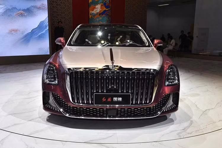 Mức giá bán này đồng nghĩa với việc khách hàng Nga phải trả gần gấp đôi số tiền để sở hữu mẫu xe sedan hạng sang cao cấp này. Hongqi Guoya 2026 mới cũng trở thành mẫu xe Trung Quốc mới có giá bán cao nhất từng được phân phối tại thị trường Nga.