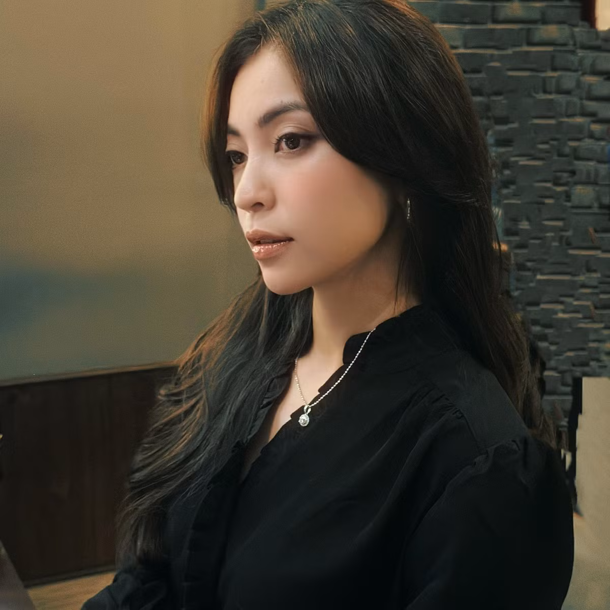 Nhật Lê (biệt danh Lu, sinh năm 1999) từng là cái tên khá nổi tiếng trong làng bóng đá lẫn trên MXH. Hiện tại cô nàng vẫn cập nhật cuộc sống trên mạng xã hội nhưng có phần kín tiếng hơn so với trước.