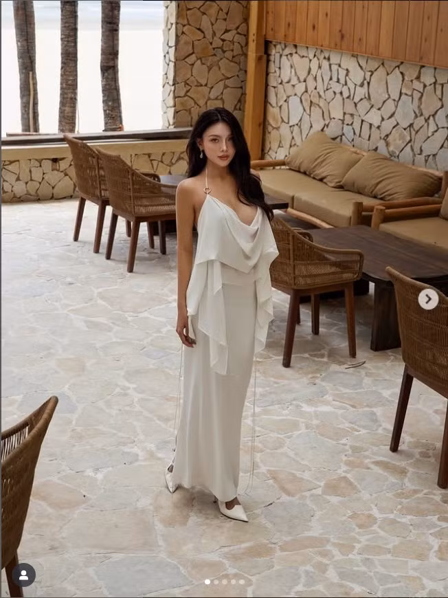 Lớn hơn, Rachel tham gia nhiều cuộc thi liên quan đến sắc đẹp và phát triển năng khiếu ca hát.