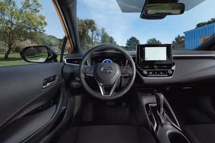 Sau khi FX bị loại khỏi danh mục sản phẩm, Corolla Hatchback tại Mỹ chỉ còn hai phiên bản chính là SE và XSE. Người mua bản SE vẫn có thể bổ sung cánh gió và bộ mâm để tạo diện mạo tương tự FX.