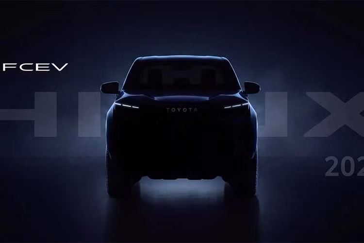 Toyota vừa xác nhận kế hoạch sản xuất mẫu xe bán tải Hilux FCEV từ năm 2028, sau một thời gian phát triển và thử nghiệm các nguyên mẫu sử dụng công nghệ pin nhiên liệu hydro. Mẫu bán tải cỡ trung sẽ được phân phối tại châu Âu.