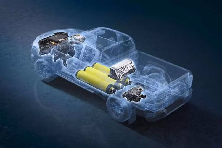 Các mẫu xe thử nghiệm này được trang bị 3 bình chứa nhiên liệu nằm gọn trong cấu trúc khung gầm rời, kết hợp cùng bộ pin lithium-ion bố trí dưới sàn thùng xe.