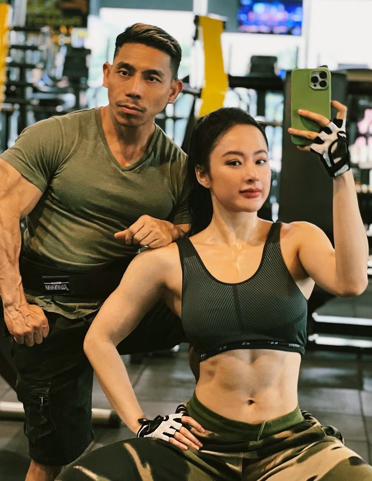 Cựu lực sĩ Phạm Văn Mách là thầy và bạn tập của Angela Phương Trinh.