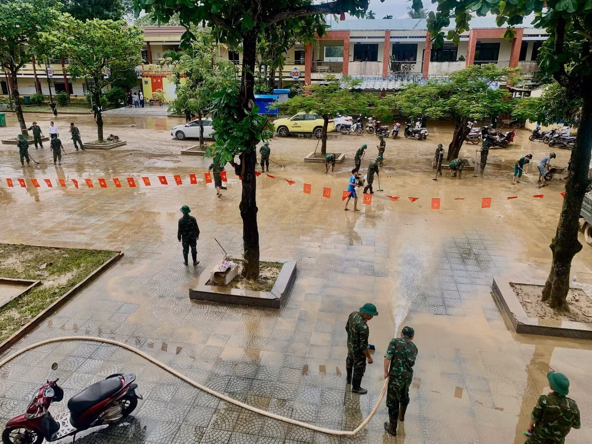 don-ve-sinh-truong-hoc-som-don-hoc-sinh-tro-lai-truong-xa-ba-na.jpg