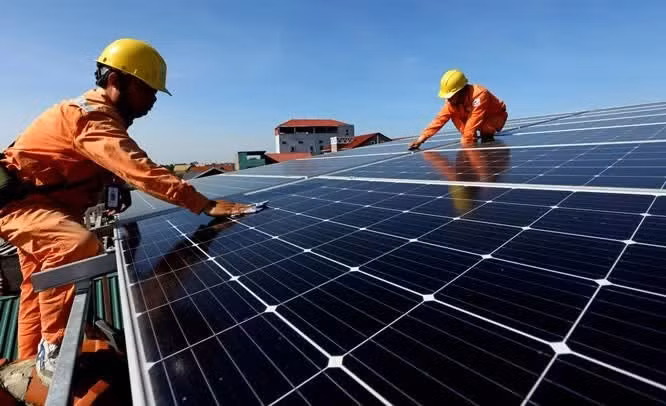 Điện mặt trời kèm pin lưu trữ có thể giúp doanh nghiệp "né" được thời điểm sử dụng điện đắt đỏ.