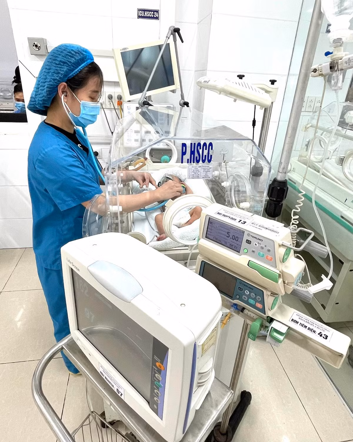 nhi-chao-doi-2.jpg