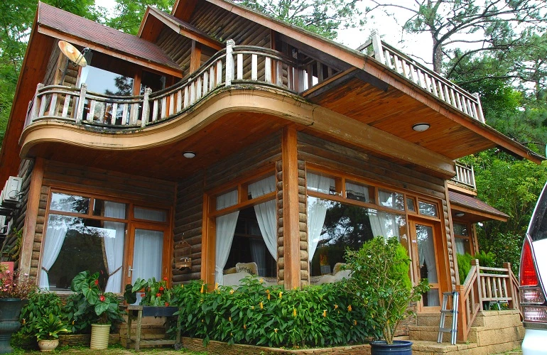 Nhà đẹp Đà Lạt ngập trong sương mù giữa mùa hạ