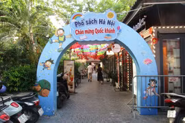 [GALLERY] Phố Sách Hà Nội rộn ràng ngày Quốc Khánh 2/9