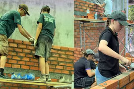Khách Tây đi miền Tây làm phụ hồ, mô hình du lịch trải nghiệm gây bão mạng