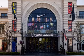 Nike chọn World Cup làm bệ phóng đối đầu với Adidas để vực dậy thương hiệu