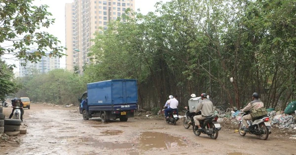 Hà Nội: Đường Nguyễn Cảnh Dị chằng chịt ổ gà