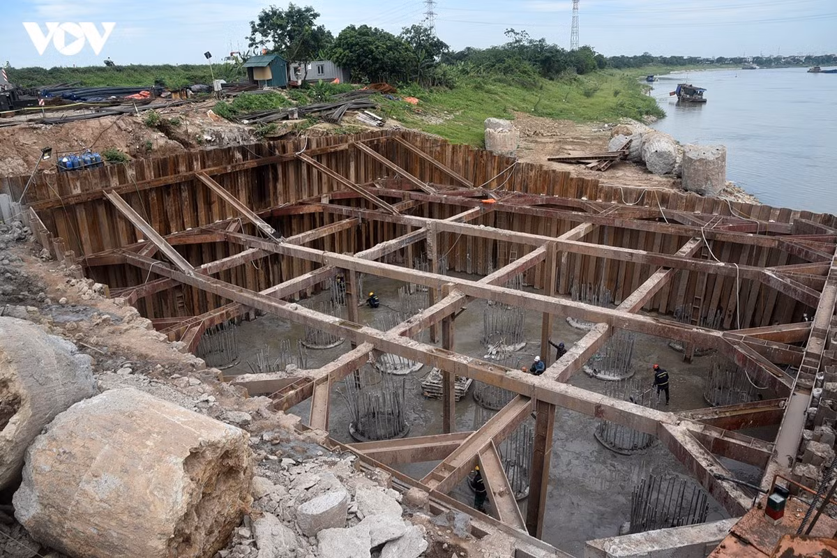 Cầu Mễ Sở là một trong những hạng mục trọng điểm của dự án thành phần 3. Yêu cầu xuyên suốt là duy trì thi công liên tục, không để đứt gãy dây chuyền và tận dụng tối đa điều kiện thời tiết thuận lợi trước mùa lũ.