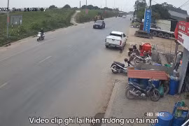 Máy xúc hất văng xe máy trên Quốc lộ ở Phú Thọ, hai người bị khởi tố