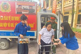 Phú Thọ tiếp sức thí sinh khuyết tật, gãy chân thi tốt nghiệp THPT