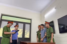 Khởi tố người cha bị cáo buộc hành hạ hai con gái ruột