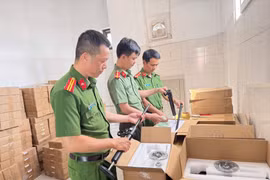 Bóc gỡ đường dây mua bán súng hơi tự chế ngụy trang "súng thông bồn cầu”