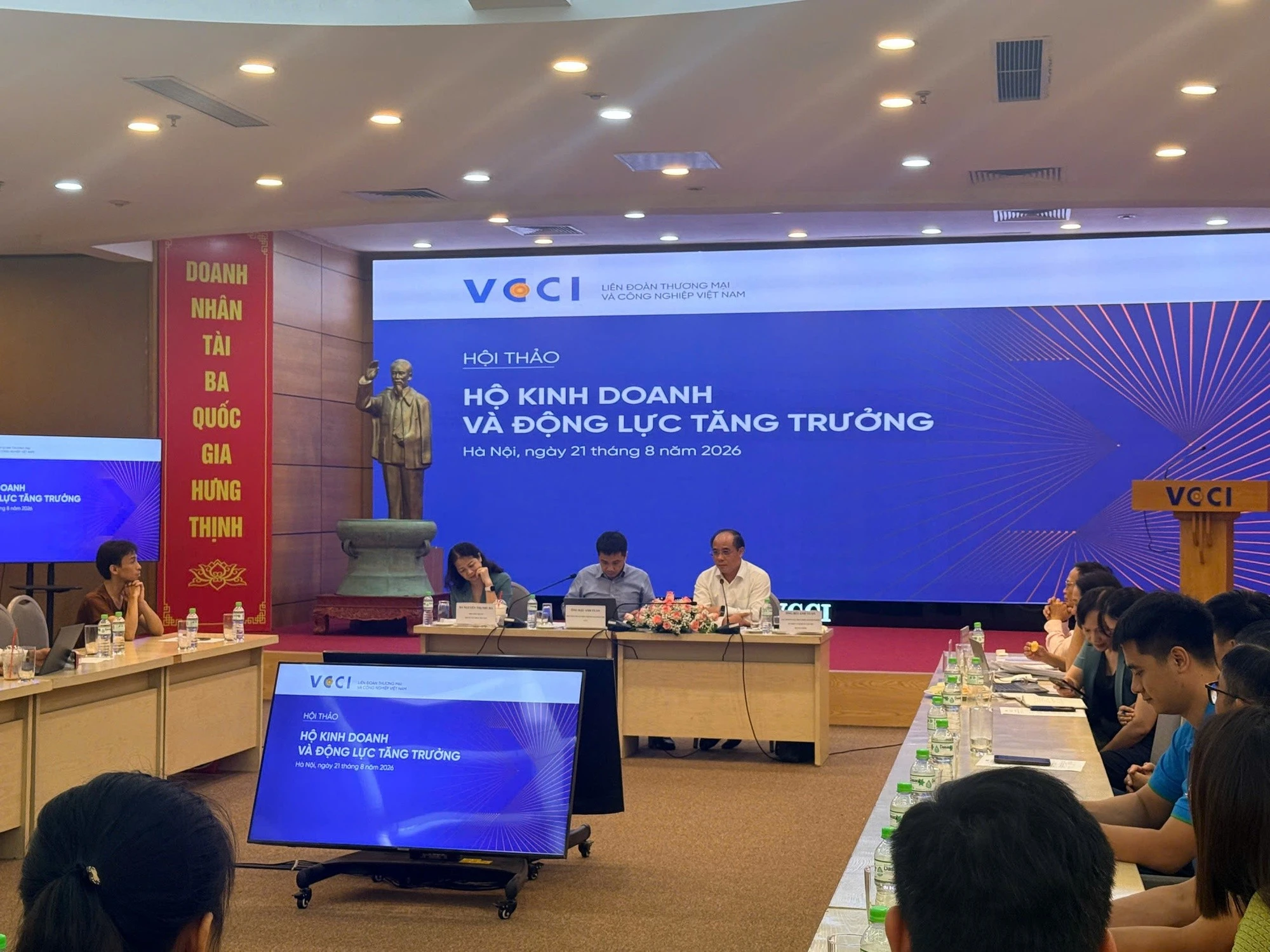 [VIDEO] Chính phủ đề xuất giảm 30% thuế hộ kinh doanh, doanh nghiệp nhỏ