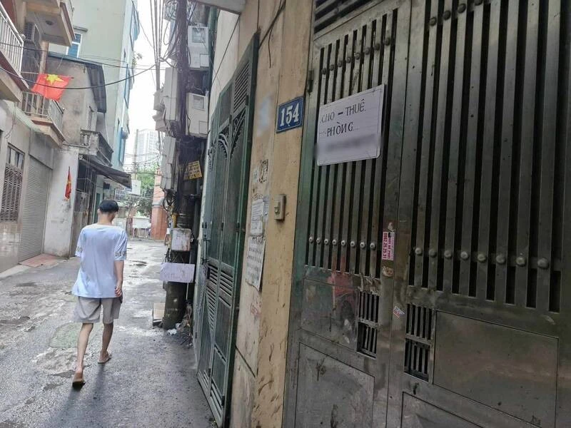 [VIDEO] Giá thuê phòng trọ Hà Nội tăng vọt khiến người thuê khốn đốn