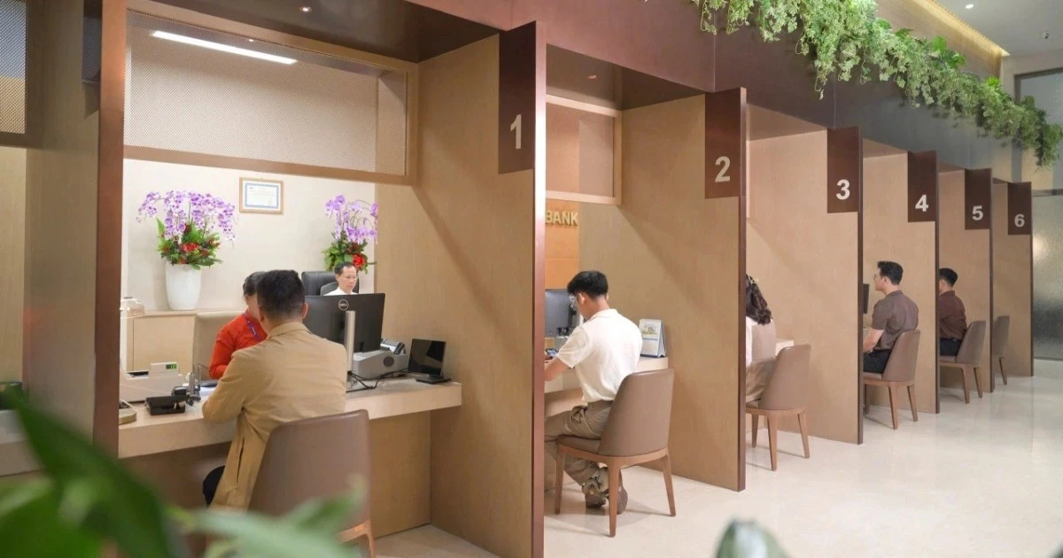 [VIDEO] Ngân hàng cắt giảm hơn 4.000 nhân sự nửa đầu năm: chiến lược tái cấu trúc