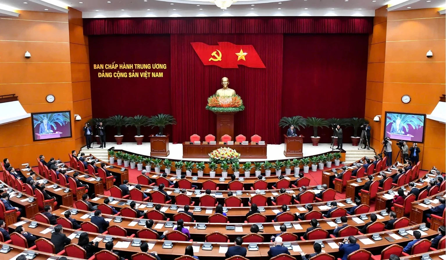 [VIDEO] Chính phủ ban hành quy định mới bổ nhiệm lãnh đạo từ 1/8