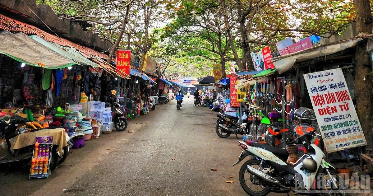 [SPOTLIGHT] Chợ Phùng Khoang Hà Nội chuyển đổi số với livestream và quét mã QR
