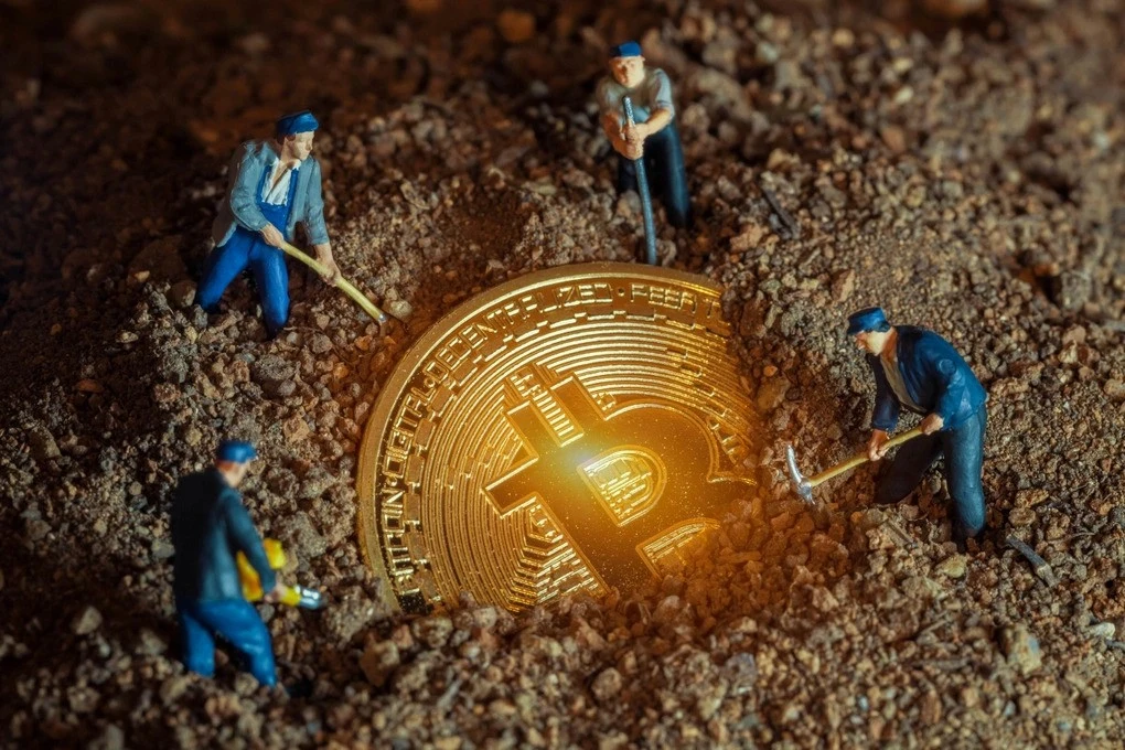 [VIDEO] Khai thác bitcoin 2026: Thợ đào cá nhân hết cửa làm giàu, chỉ còn ông lớn