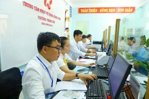 [VIDEO] Công chức Hà Nội, Hải Phòng ngộp thở vì điểm danh qua nhiều cổng