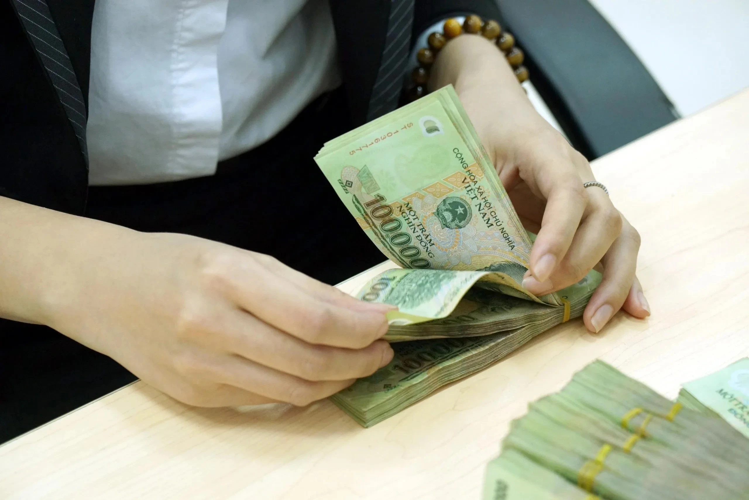 [VIDEO] Ngân hàng huy động trái phiếu với lãi suất từ 8%/năm