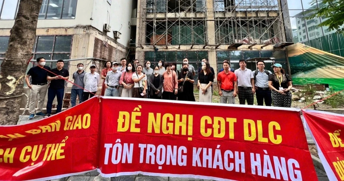 [VIDEO] Dự án Harmony Square Hà Nội chậm bàn giao gần 5 năm, dân căng băng rôn