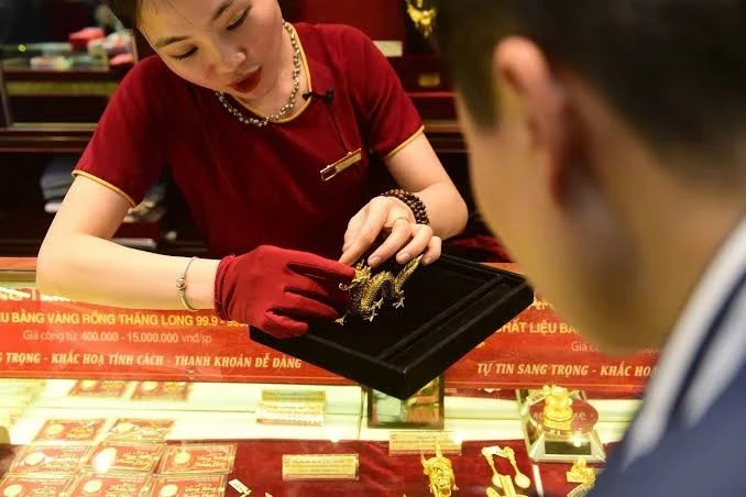 [VIDEO] Giá dầu vượt 100 USD, vàng lao dốc do căng thẳng Trung Đông