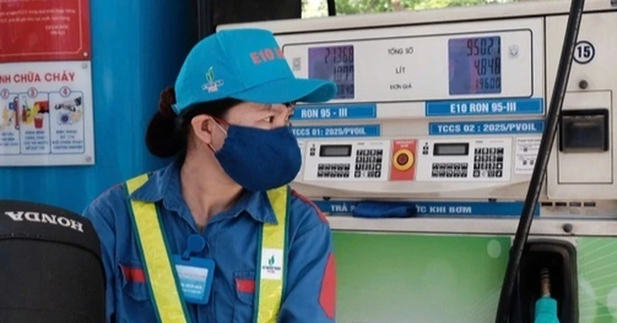 [VIDEO] Xăng E10 giảm mạnh còn 23.660 đồng/lít, rẻ hơn xăng thường 490 đồng