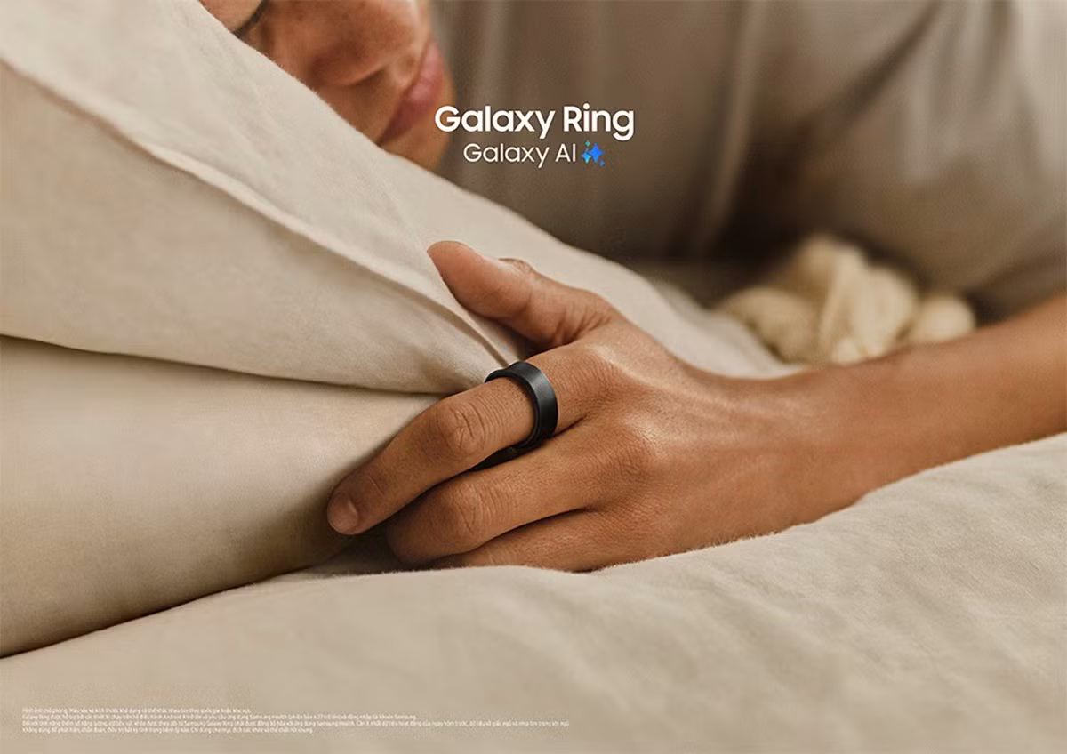 Galaxy Ring kết nối liền mạch với hệ sinh thái Galaxy, đặc biệt khi dùng cùng Galaxy Watch, giúp theo dõi sức khỏe toàn diện hơn. Nhẫn còn hỗ trợ điều khiển điện thoại bằng cử chỉ (Gesture Control) và định vị qua ứng dụng Samsung Find nếu bị thất lạc.